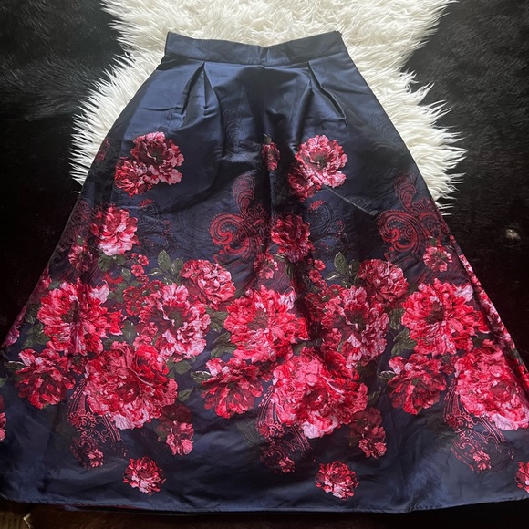 Chicwish Maxi pleated skirt never worn - Picture 2 of 3